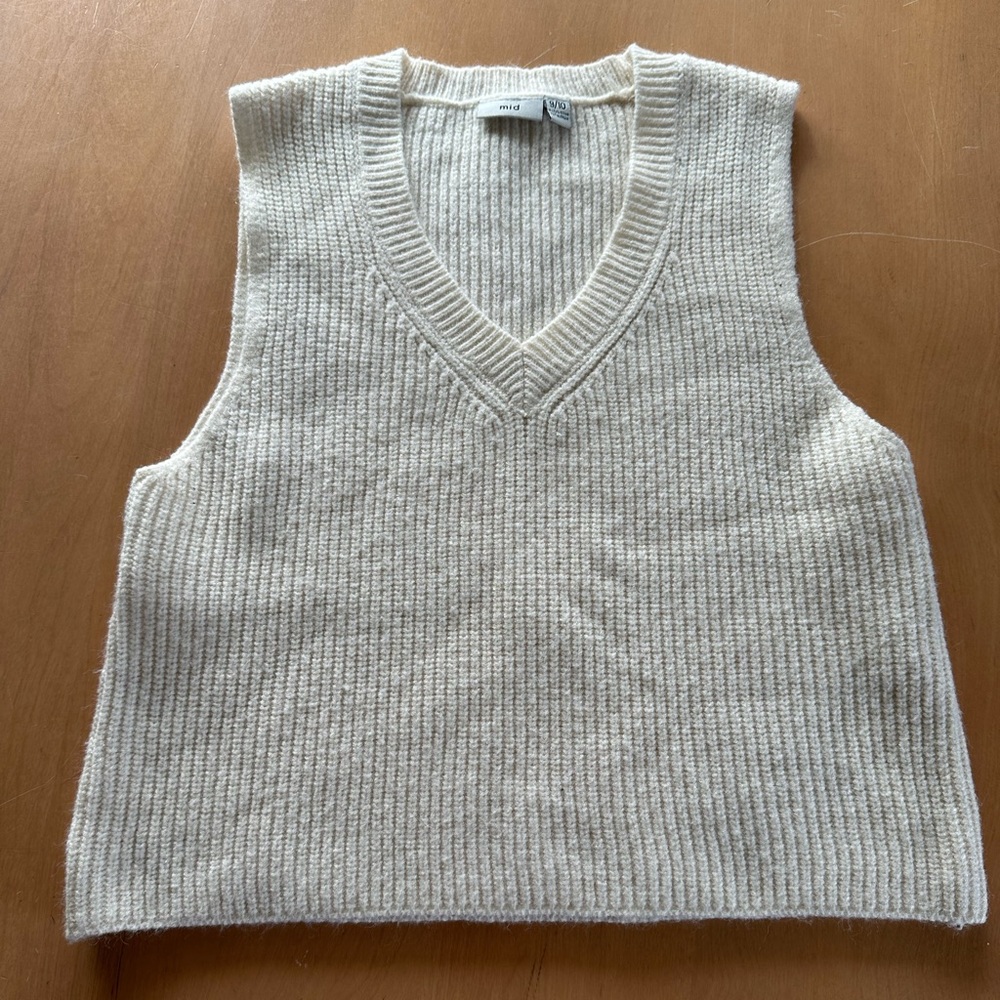 Tank tops 🤍